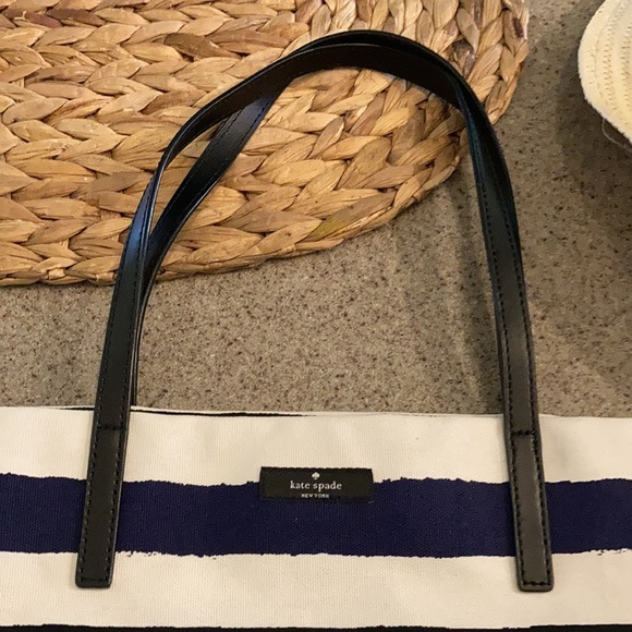 Kate spade tote - Picture 4 of 8